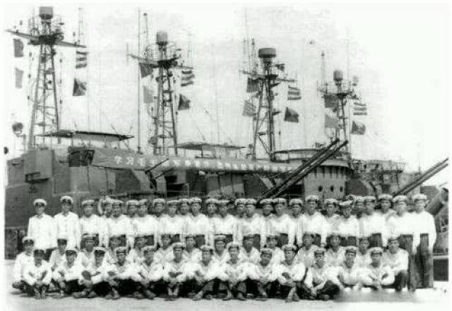 1974年西沙海战:中国海军用手榴弹炸沉越南军舰