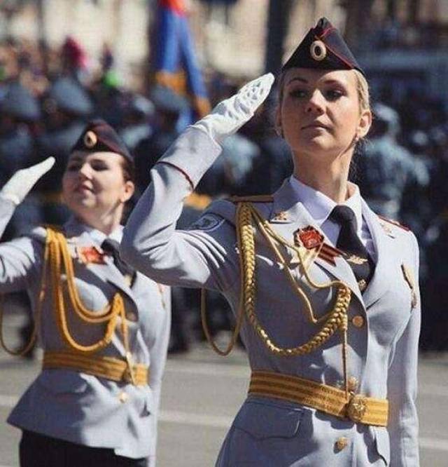 世界各国女兵排名,这个国家女兵战斗力最强!