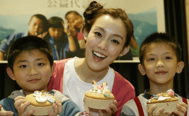 女明星挣钱容易生孩子不易 这5位都是试管婴儿