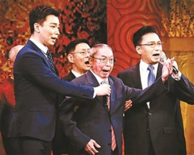 除了谭元寿之外,还有人唱京剧吗?