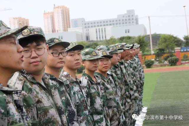 以高中的以高中举精彩的为题v高中--哈十军训行2018级作文新生开启开高一青春中名义的框图片
