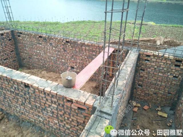 四川严先生盖农村别墅,42万交给专业施工队,能盖出一栋什么房子来? 四川严先生盖农村别墅,42万交给专业施工队,能盖出一栋什么房子来?