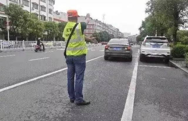停车不给票可拒付停车费!对郑州市停车有啥建