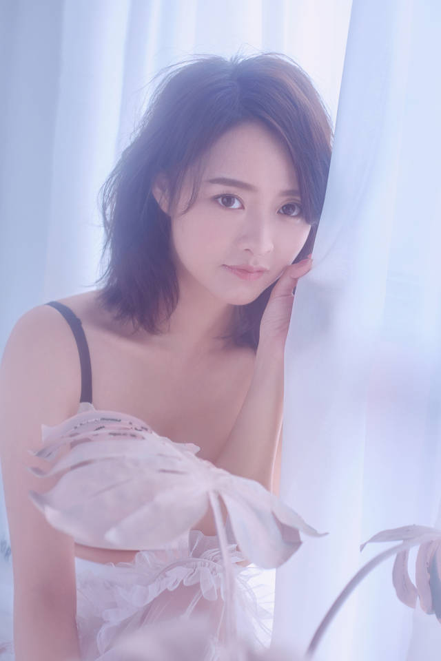 余心恬优雅迷人