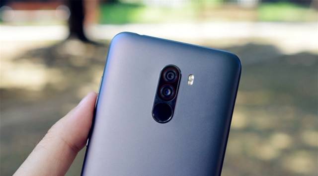 小米子品牌POCO F1新机评测,旗舰配置但廉价