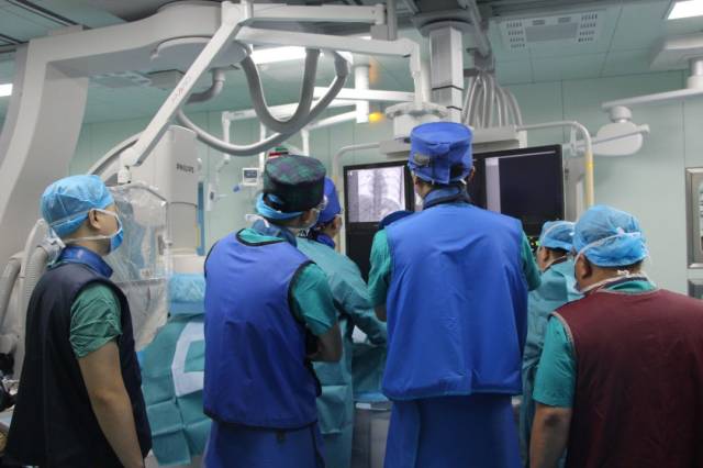 北京安贞医院介入治疗团队来我院心外科参观学习pfo介入治疗