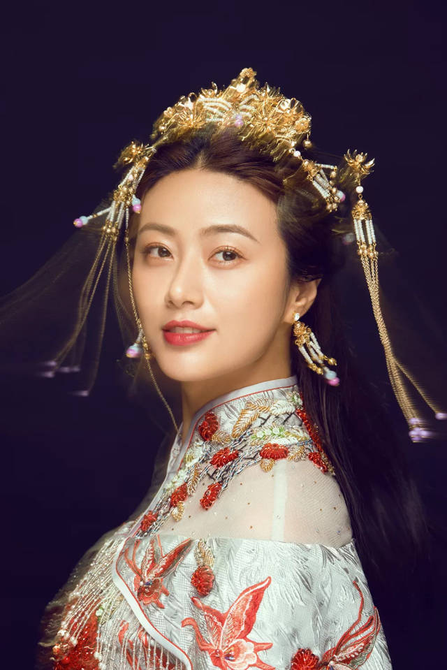 古装上新︱拔丝尔晴都不认识,还好意思和姐妹