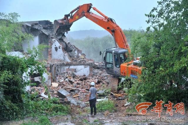 灞桥拆除洪庆山黄巢堡森林公园违建 属秦岭保护区范围