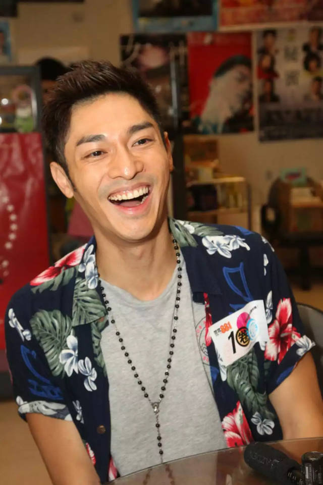 娱快讯 | 2R黄婉佩晒豪华私人飞机,咪神陈婉衡