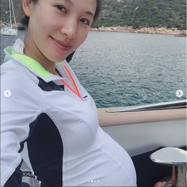 两位港姐今年同嫁富豪谱写"爷孙恋"婚后晒奢侈幸福生活