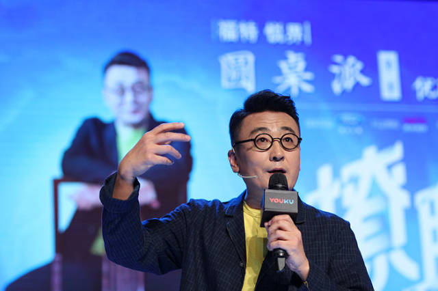 他曾是凤凰卫视主持人,实力堪比崔永元,如今51岁还单身