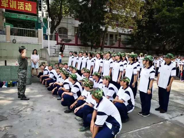 广州市铁一中学:吹响军训的号角 | 奋勇拼搏不畏难,斗志昂扬铁一人