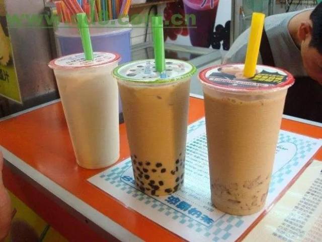 奶茶中可能会含有大量咖啡因哦.