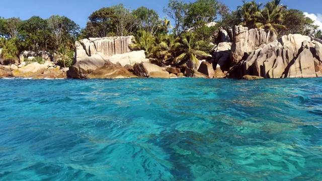 迪丽热巴走进金色人间天堂,带你慢游全世界!