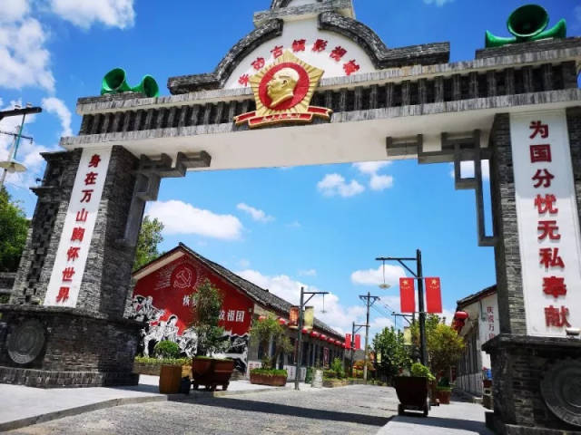 水云间】朱砂古镇,悬崖酒店,梵净山,镇远,西江苗寨高铁动车五日游