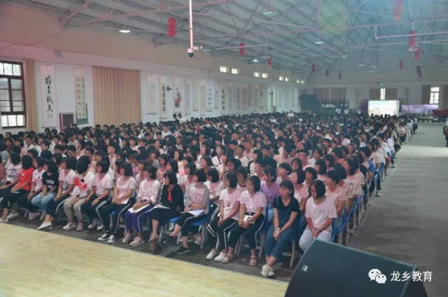 濮阳县一中:举行2018级高一新生开学典礼