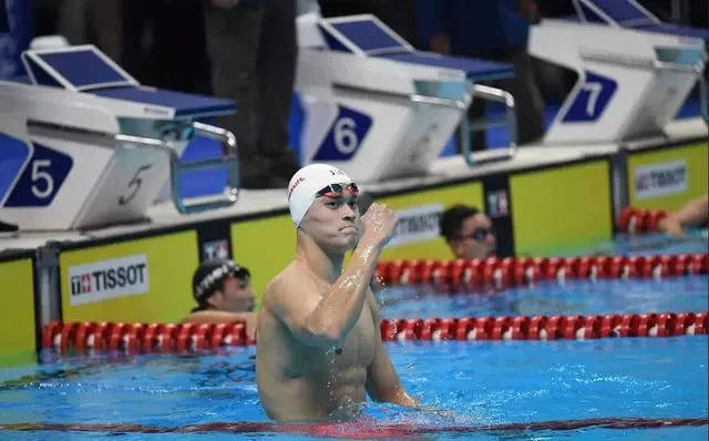 某歌手有恋童癖？孙杨领奖惹恼赞助商？沈月的绯闻对象？杜江出轨霍