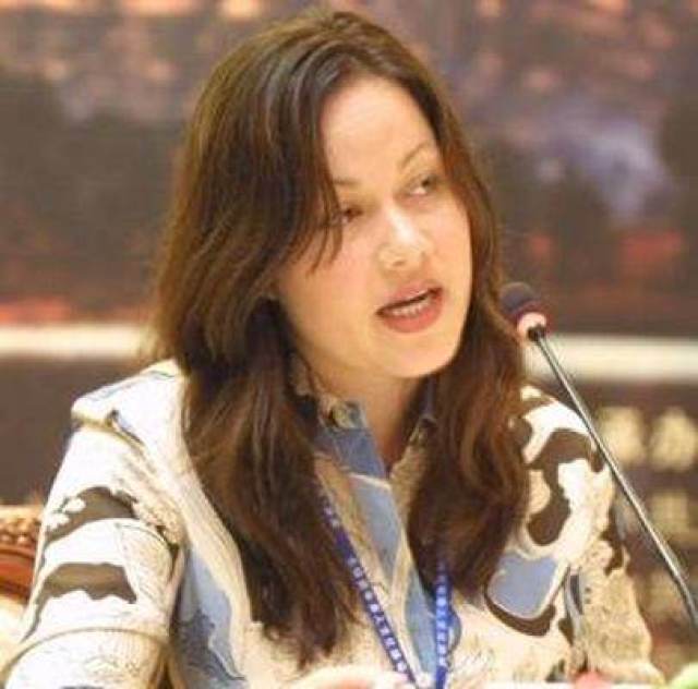 为何龙女李香凝初次看到陈国坤感觉父亲李小龙复活了?