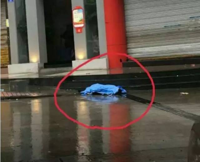 同兴路一女子跳楼