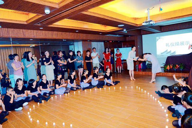 三位礼仪培训老师,给长沙部分学生与家长带来了巨大的变化