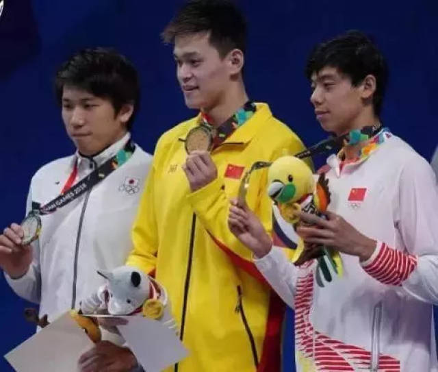 某歌手有恋童癖？孙杨领奖惹恼赞助商？沈月的绯闻对象？杜江出轨霍