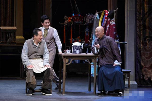 凤凰涅盘!陈佩斯携话剧《戏台》亮相加拿大，儿子陈大愚子承父业