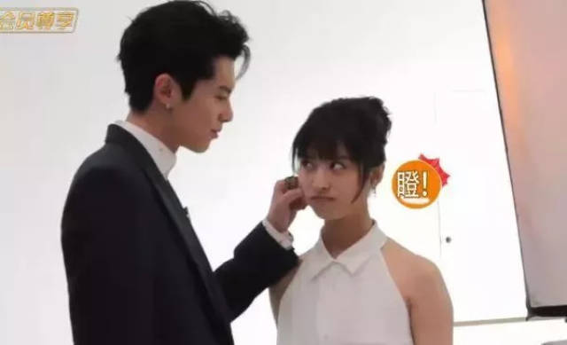 某歌手有恋童癖？孙杨领奖惹恼赞助商？沈月的绯闻对象？杜江出轨霍