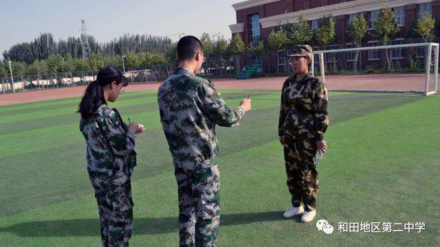 我校校园小记者采访风采