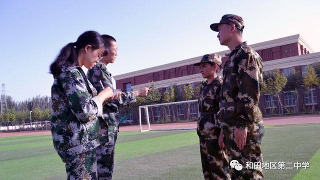 我校校园小记者采访风采