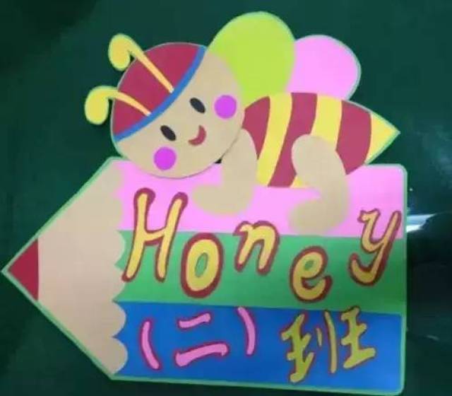 两只小蜜蜂,飞在花丛中,飞呀,飞呀