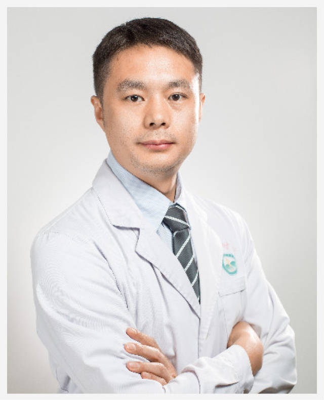 学术任职: 世界华人神经外科协会脊髓脊柱专业委员会委员 中国研究型