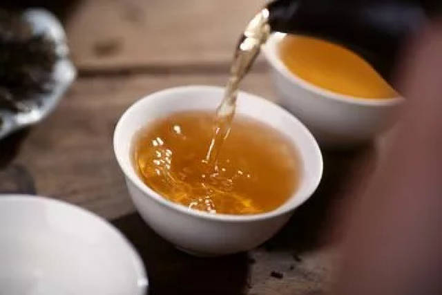 材料:蒲公英根,赤小豆,薏仁,淡竹叶,马齿苋,槐米,芡实,绿茶 做法:1图片