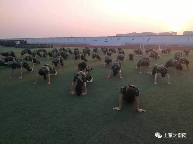 看看我们的体智能～俯卧撑.