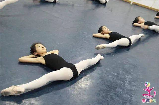 史上最全的少儿舞蹈基本功练习方法,看完必转