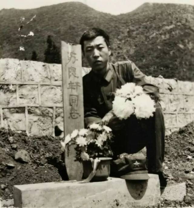 战后简易的西畴烈士陵园,安葬了九十八名在收复者阴山战斗中英勇牺牲
