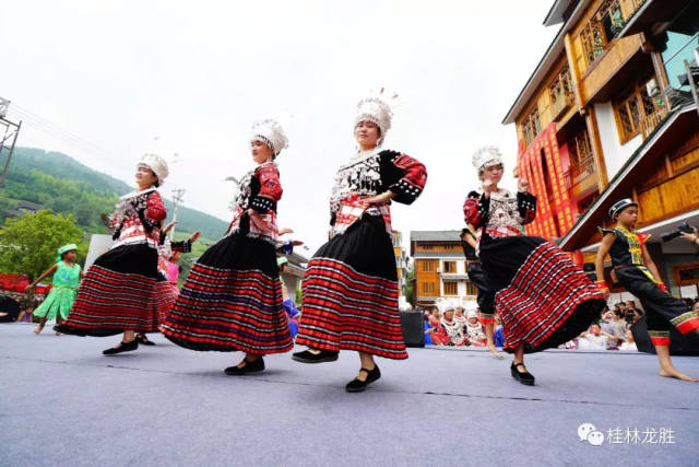 "跳香节"是当地苗族群众进行生