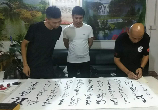 知道豫网-河南门户的赵国喜和张培公都是河南的爱心使者,大善人,他们