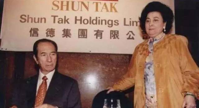 当时,澳门赌博业兴起,叶汉,何鸿燊和霍英东联手拿下赌场独家专营权,但图片