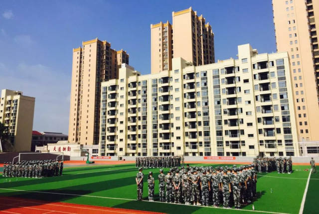 "开学第一课"——记株洲世纪星实验学校2018级高一军训