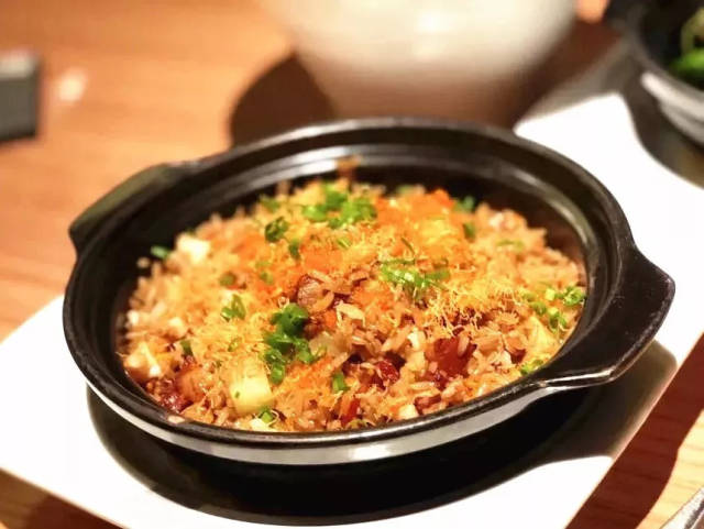 来这里 不尝尝它家的招牌炒饭 =白来