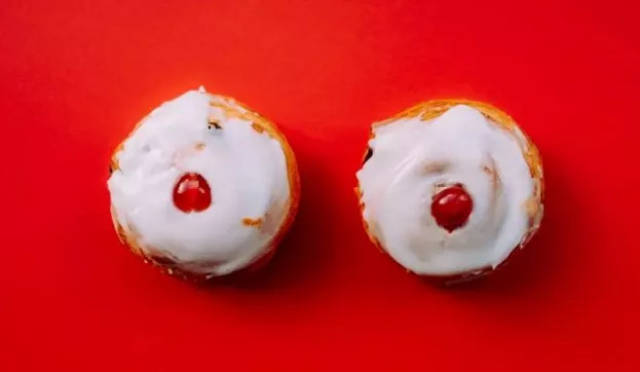医学上突起被称为"蒙哥马利腺"或"蒙氏结节" 这些小突起是乳头的"