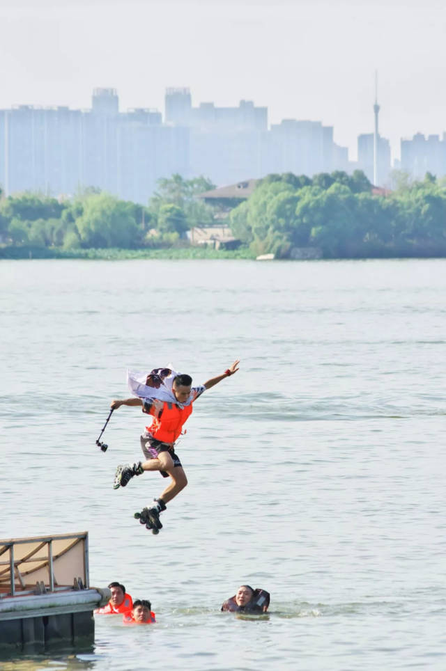 武汉最拉风的湿身,唯有跳东湖(内含炫酷视
