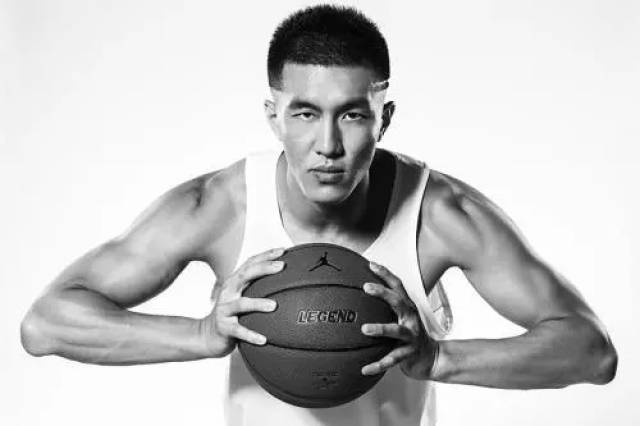 2017-18赛季cba总决赛,郭艾伦所在的辽宁飞豹队,23年磨一剑终于拿到