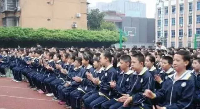 西安市52所中学校服大pk,比比谁家的最好看?