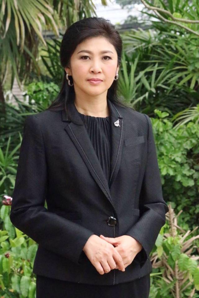 泰国前美女总理英拉又来中国了,依然是英姿俊俏,眉目含笑!