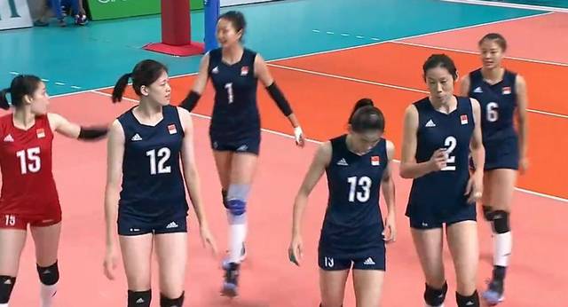 中国女排3-0险胜,印度队球衣都不合规定,但总在领先