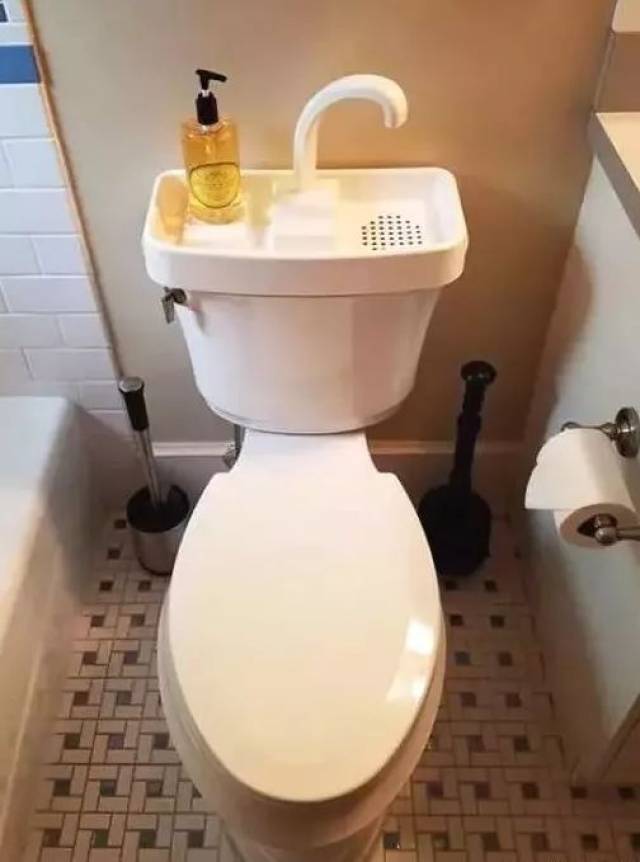 造型独特的马桶:重复利用洗手水