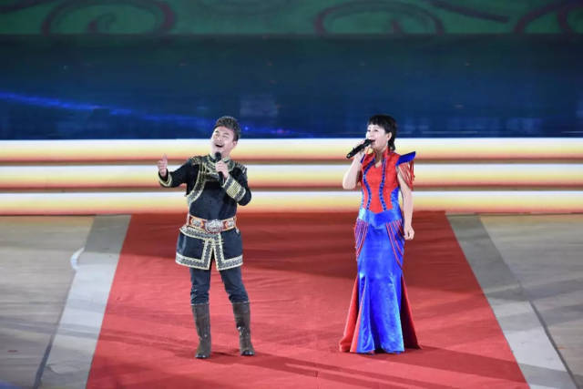 本土歌手,星光大道月冠军,周冠军张海霞,刘智鹏在闭幕式上献歌