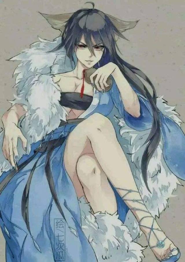 雅雅经常披散着头发,更是凸显其妩媚之处,雅雅长相甜美,一边无袖一边
