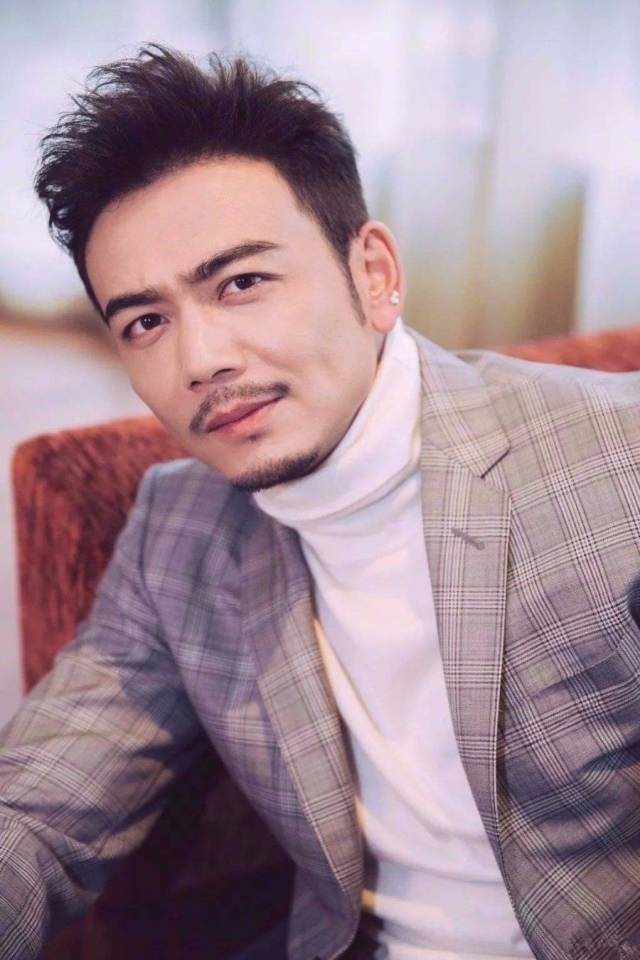 还记得《欢乐颂》中的"小包总"杨烁吗?痞帅的霸道总裁